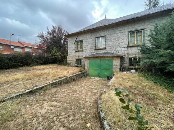 Foto 2 de Xalet en venda a Navas del Marqués (Las) de 4 habitacions amb terrassa i garatge