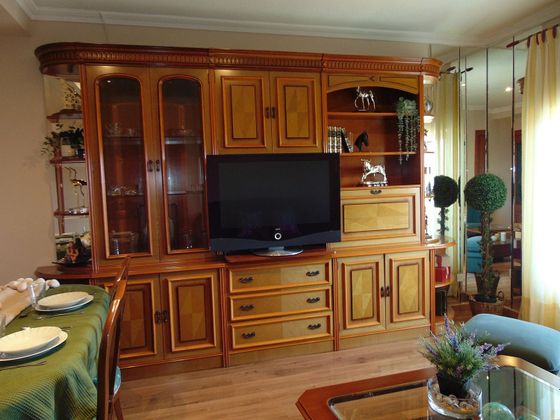 Foto 2 de Piso en alquiler en calle Avila de 3 habitaciones con terraza y muebles