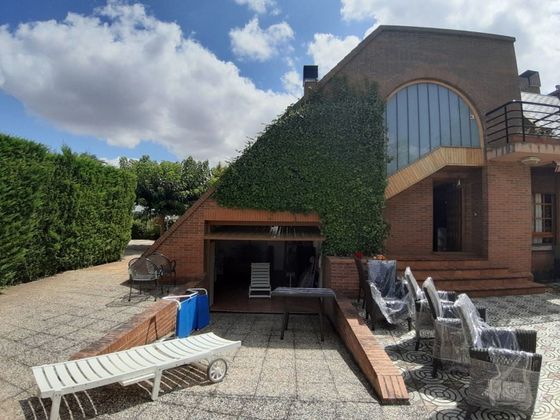 Foto 1 de Venta de chalet en Villamediana de Iregua de 4 habitaciones con terraza y piscina