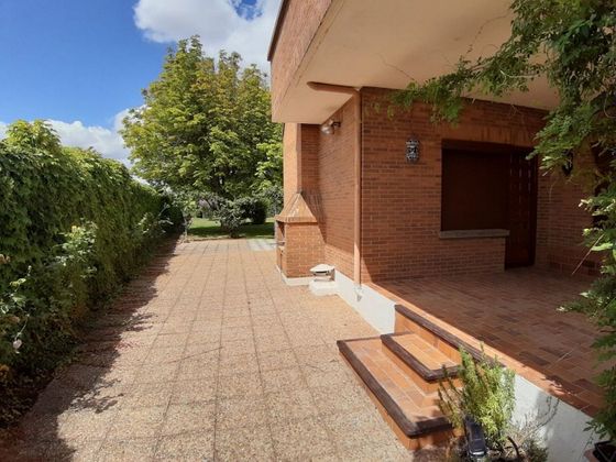 Foto 2 de Venta de chalet en Villamediana de Iregua de 4 habitaciones con terraza y piscina