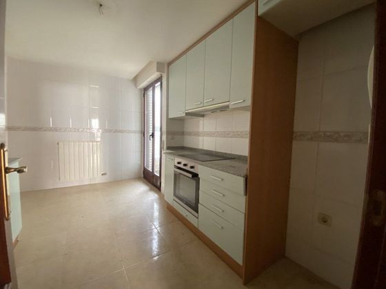 Foto 2 de Piso en venta en Alberite de 4 habitaciones con terraza y calefacción