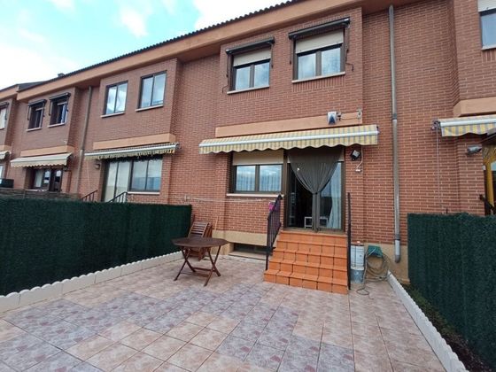 Foto 2 de Piso en venta en Portillejo - Valdegastea de 4 habitaciones con terraza y piscina
