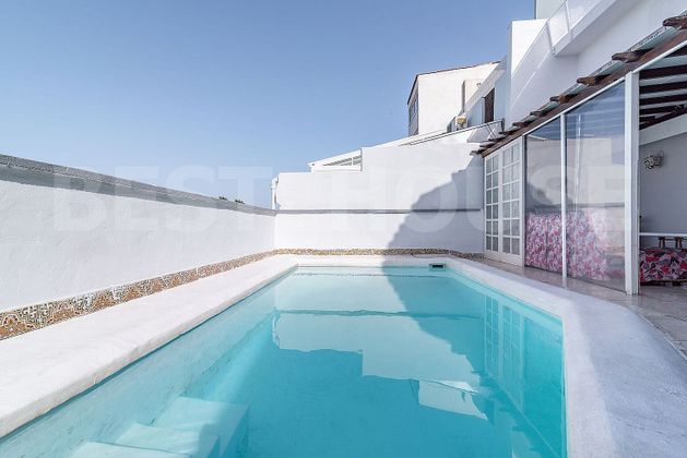 Foto 2 de Casa adossada en venda a San Fernando de 10 habitacions amb terrassa i piscina
