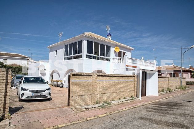 Foto 2 de Chalet en venta en Matalascañas de 10 habitaciones con terraza y piscina