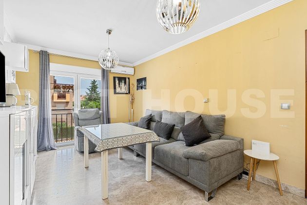 Foto 1 de Piso en venta en Angustias - Chana - Encina de 2 habitaciones con terraza y piscina