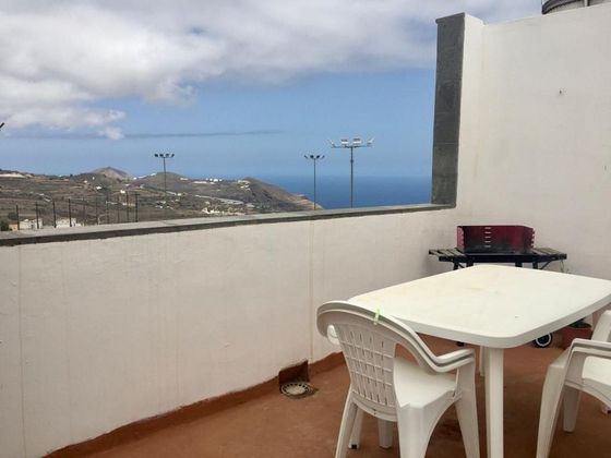 Foto 1 de Casa adossada en venda a Moya de 7 habitacions amb terrassa i piscina