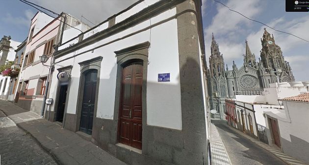 Foto 2 de Casa adosada en venta en calle Párroco Morales de 7 habitaciones con terraza