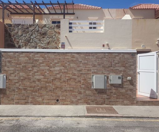 Foto 2 de Venta de casa en Pájara de 3 habitaciones con terraza y garaje
