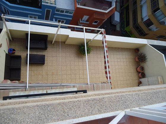 Foto 2 de Alquiler de ático en Guanarteme de 2 habitaciones con terraza y muebles