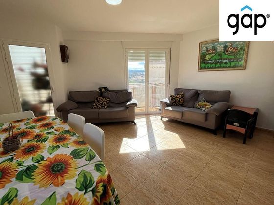 Foto 2 de Venta de piso en Arcas del Villar de 2 habitaciones con terraza y garaje