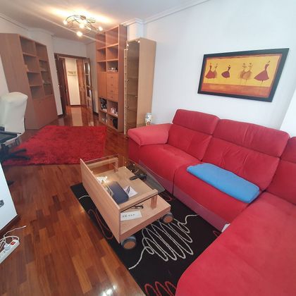 Foto 1 de Piso en venta en Zaramaga de 2 habitaciones con terraza y calefacción