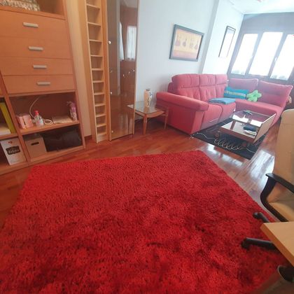 Foto 2 de Piso en venta en Zaramaga de 2 habitaciones con terraza y calefacción