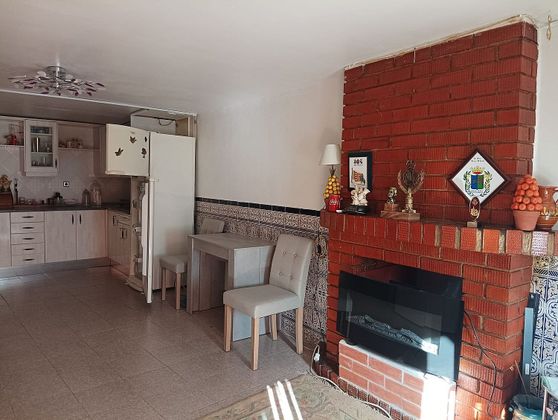 Foto 2 de Casa en venda a calle La Luna de 7 habitacions amb garatge i calefacció