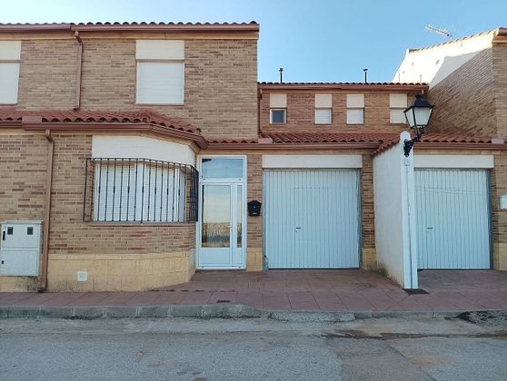 Foto 2 de Casa en venda a calle Libertad de 4 habitacions amb piscina i garatge