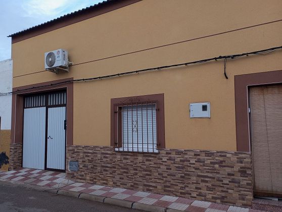 Foto 2 de Venta de casa en calle Don Quijote de 3 habitaciones con garaje