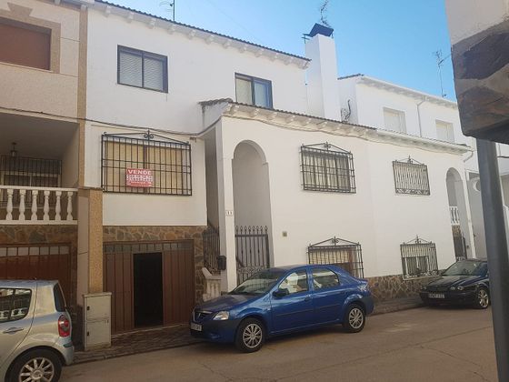 Foto 1 de Casa en venda a calle Juan Carlos I de 4 habitacions amb calefacció