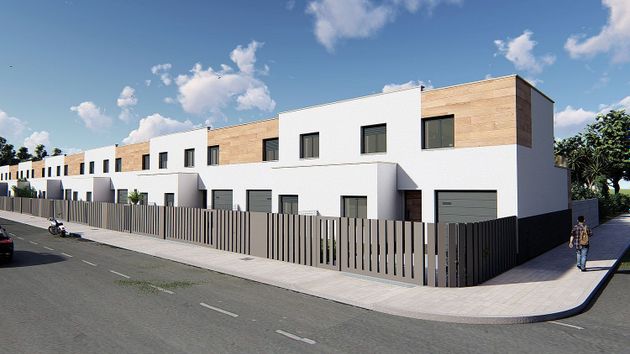 Foto 2 de Casa adossada en venda a Doñinos de Salamanca de 4 habitacions amb terrassa i garatge