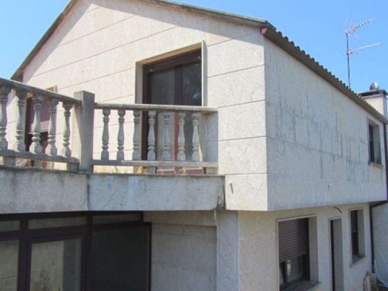 Foto 1 de Casa en venda a calle Pirucha de 3 habitacions amb terrassa i jardí