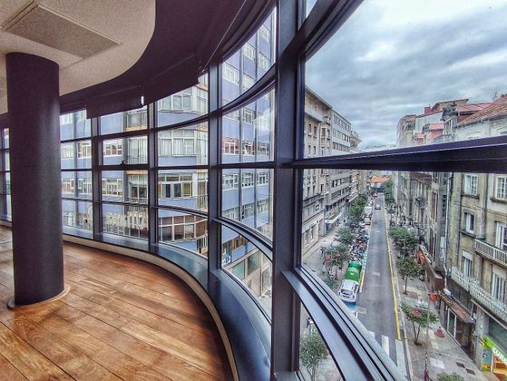 Foto 1 de Alquiler de oficina en Zona de Plaza de Barcelos de 226 m²