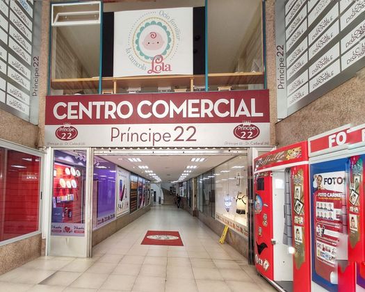Foto 2 de Local en venda a calle Do Príncipe de 127 m²