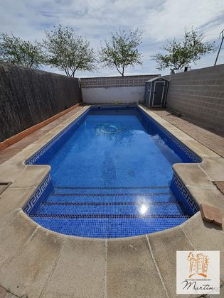 Foto 2 de Casa adosada en venta en Ugena de 3 habitaciones con terraza y piscina