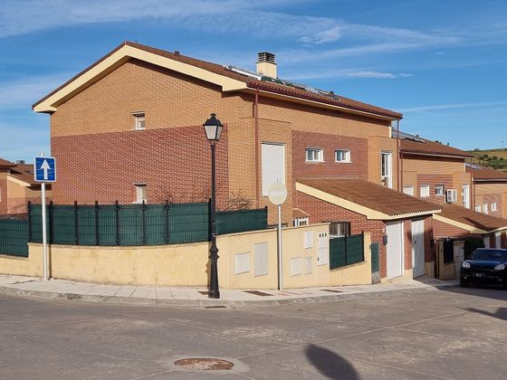 Foto 1 de Casa adossada en venda a Tórtola de Henares de 3 habitacions amb terrassa i garatge