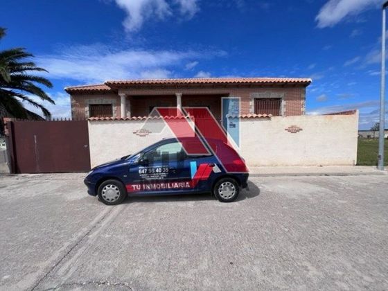 Foto 1 de Xalet en venda a calle Santa Olalla de 3 habitacions amb terrassa i garatge