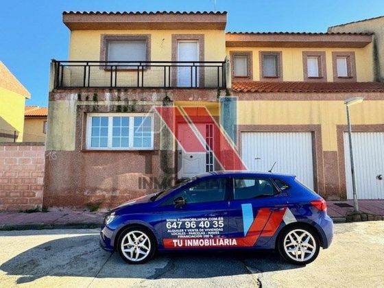 Foto 1 de Casa en venda a calle Cerrillo de 4 habitacions amb terrassa i garatge