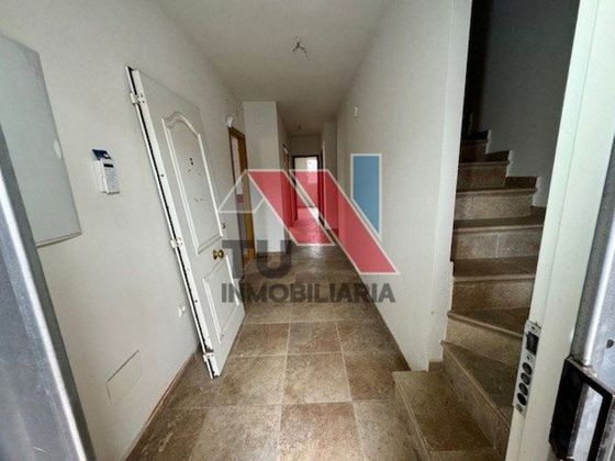 Foto 2 de Casa en venda a avenida Castilla la Mancha de 3 habitacions amb terrassa i garatge