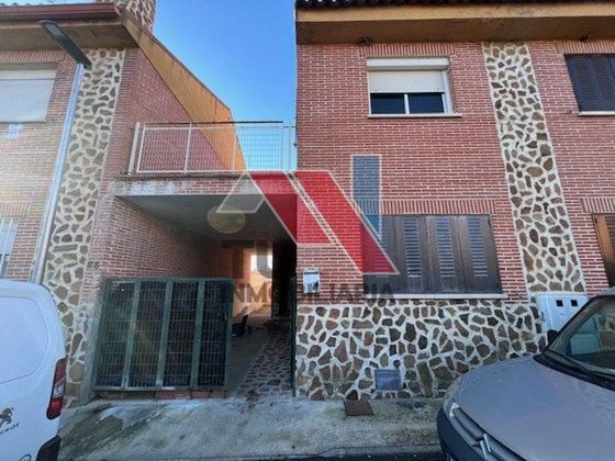 Foto 1 de Casa adossada en venda a calle Garrigal de 2 habitacions amb terrassa i garatge