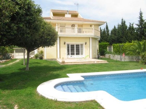 Foto 1 de Venta de casa en Villamontes-Boqueres de 4 habitaciones con terraza y piscina
