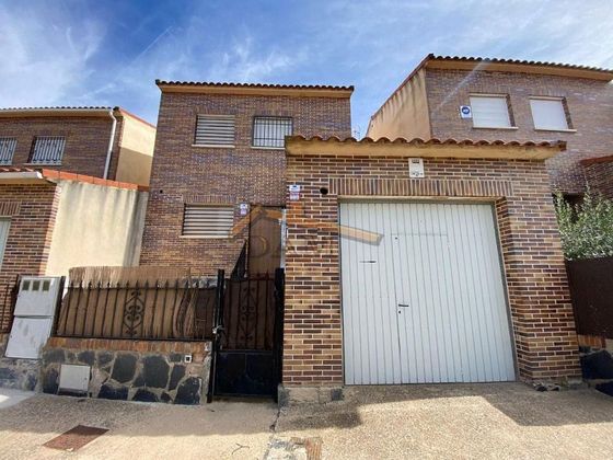 Foto 1 de Casa en venda a Otero de 3 habitacions amb terrassa i garatge
