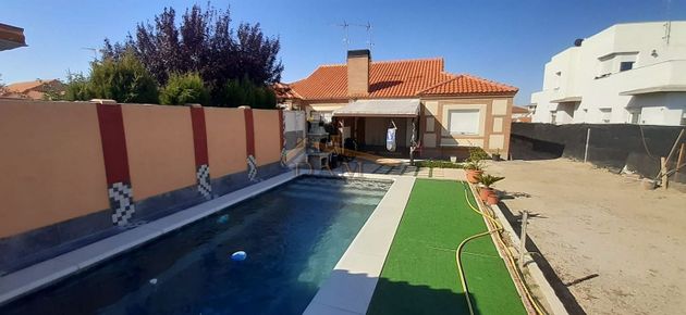 Foto 1 de Venta de casa en Villamiel de Toledo de 3 habitaciones con piscina y garaje
