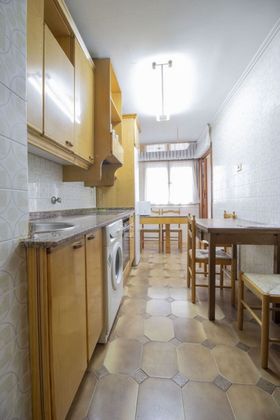 Foto 1 de Pis en venda a Santurtzi de 3 habitacions amb balcó i ascensor