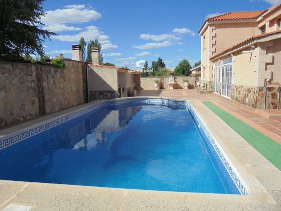 Foto 2 de Xalet en venda a Arcas del Villar de 7 habitacions amb piscina i garatge