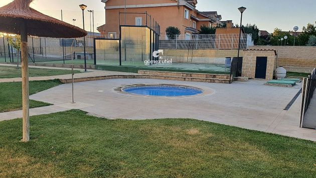 Foto 2 de Casa adossada en venda a Arcas del Villar de 4 habitacions amb piscina i balcó