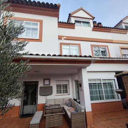 Foto 1 de Casa adossada en venda a Arcas del Villar de 4 habitacions amb piscina i garatge