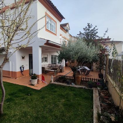 Foto 2 de Casa adossada en venda a Arcas del Villar de 4 habitacions amb piscina i garatge