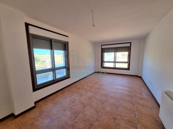 Foto 1 de Piso en venta en Ribeira de 3 habitaciones con terraza y garaje