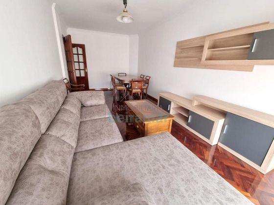 Foto 2 de Piso en venta en Ribeira de 4 habitaciones con garaje y calefacción