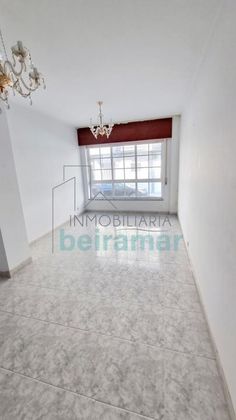 Foto 1 de Piso en venta en Ribeira de 2 habitaciones con ascensor