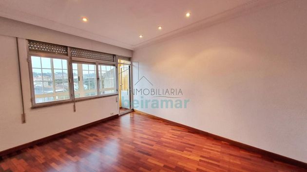 Foto 1 de Piso en venta en Ribeira de 4 habitaciones y 125 m²