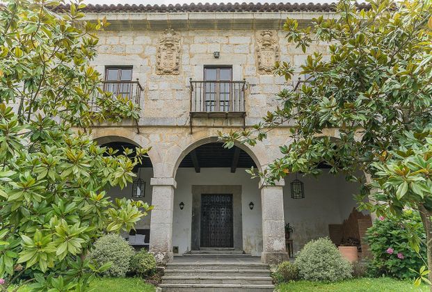 Foto 2 de Casa en venda a calle La Calleja de 6 habitacions amb jardí