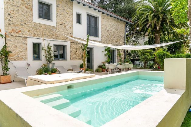 Foto 2 de Casa en venda a calle Ramón y Cajal de 7 habitacions amb terrassa i jardí