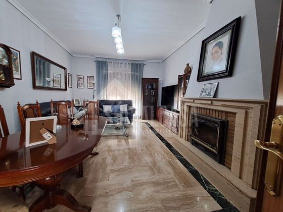 Foto 2 de Casa adossada en venda a Huerta de la Reina - Trassierra de 5 habitacions amb terrassa i aire acondicionat