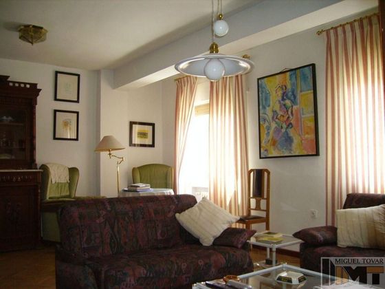 Foto 2 de Piso en venta en Centro - Segovia de 2 habitaciones con jardín y calefacción