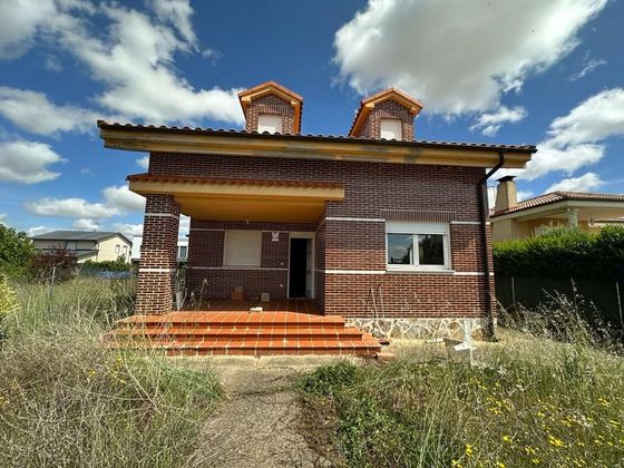 Foto 2 de Chalet en venta en urbanización Mirador Vega de 3 habitaciones con terraza y garaje