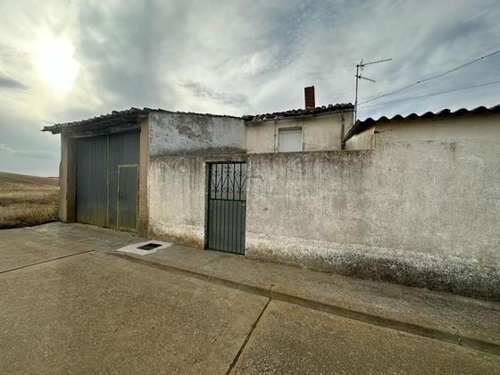 Foto 1 de Venta de casa en calle Lavaderos Robl de 3 habitaciones con garaje y jardín