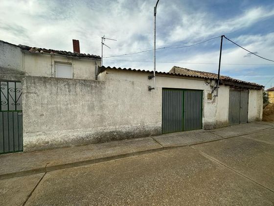 Foto 2 de Casa en venda a calle Lavaderos Robl de 3 habitacions amb garatge i jardí