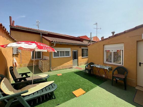 Foto 1 de Casa adossada en venda a Osorno la Mayor de 4 habitacions amb terrassa i calefacció
